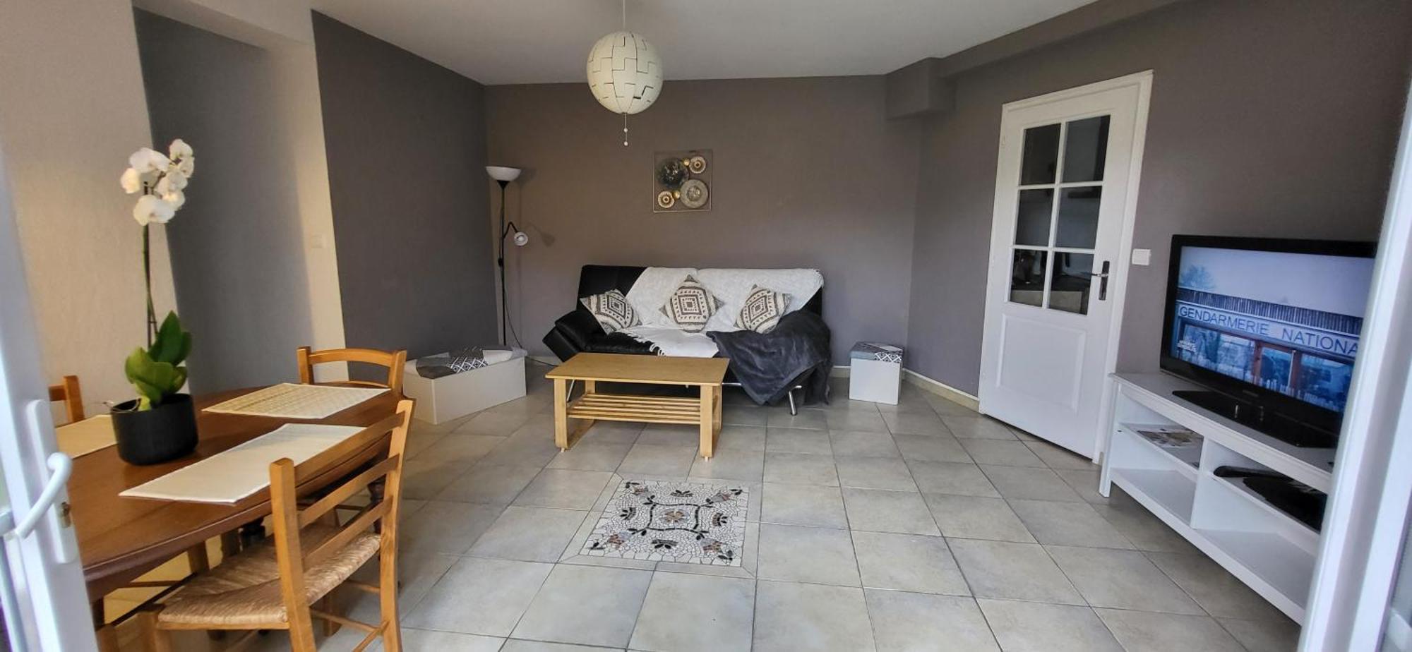 Maison De Plein Pied Avec Jardin Privatif Centre Ville Milly-la-Foret Exterior foto